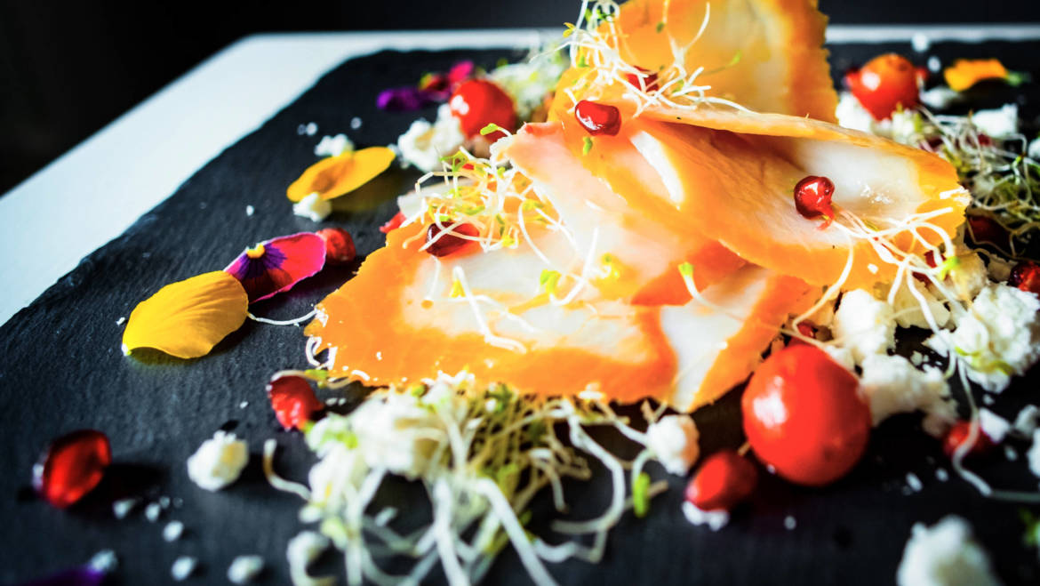 Storione marinato al lime con uva caramellata