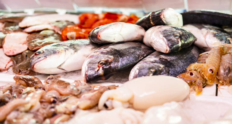 Pesce fresco e i trucchi per riconoscerlo al volo