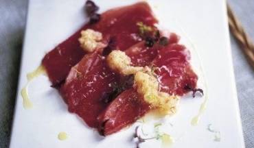 Carpaccio di tonno e olive